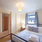 Fully Serviced Two Bed Apartment In Poplar