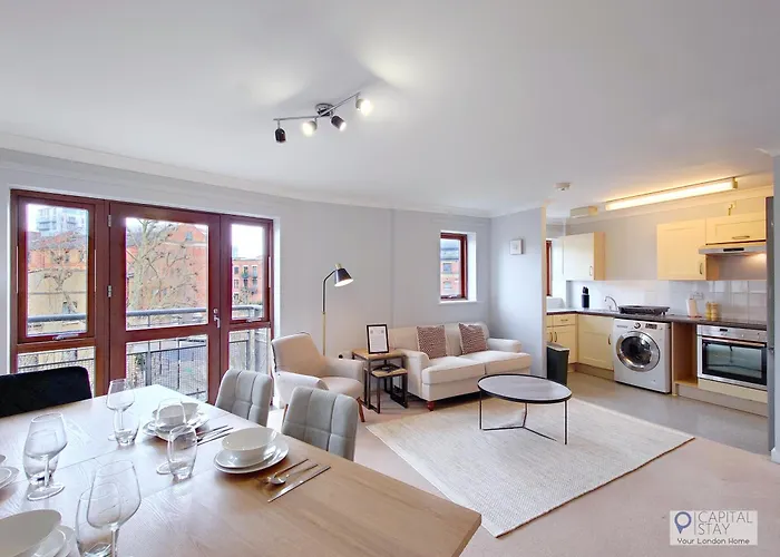 Fully Serviced Two Bed Apartment In Poplar