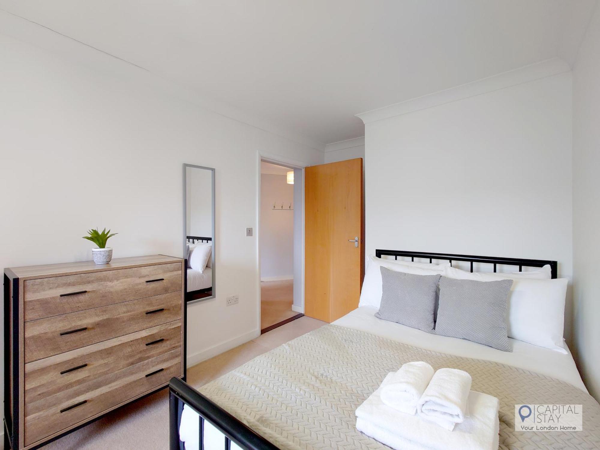 Apartment Fully Serviced Two Bed In Poplar *