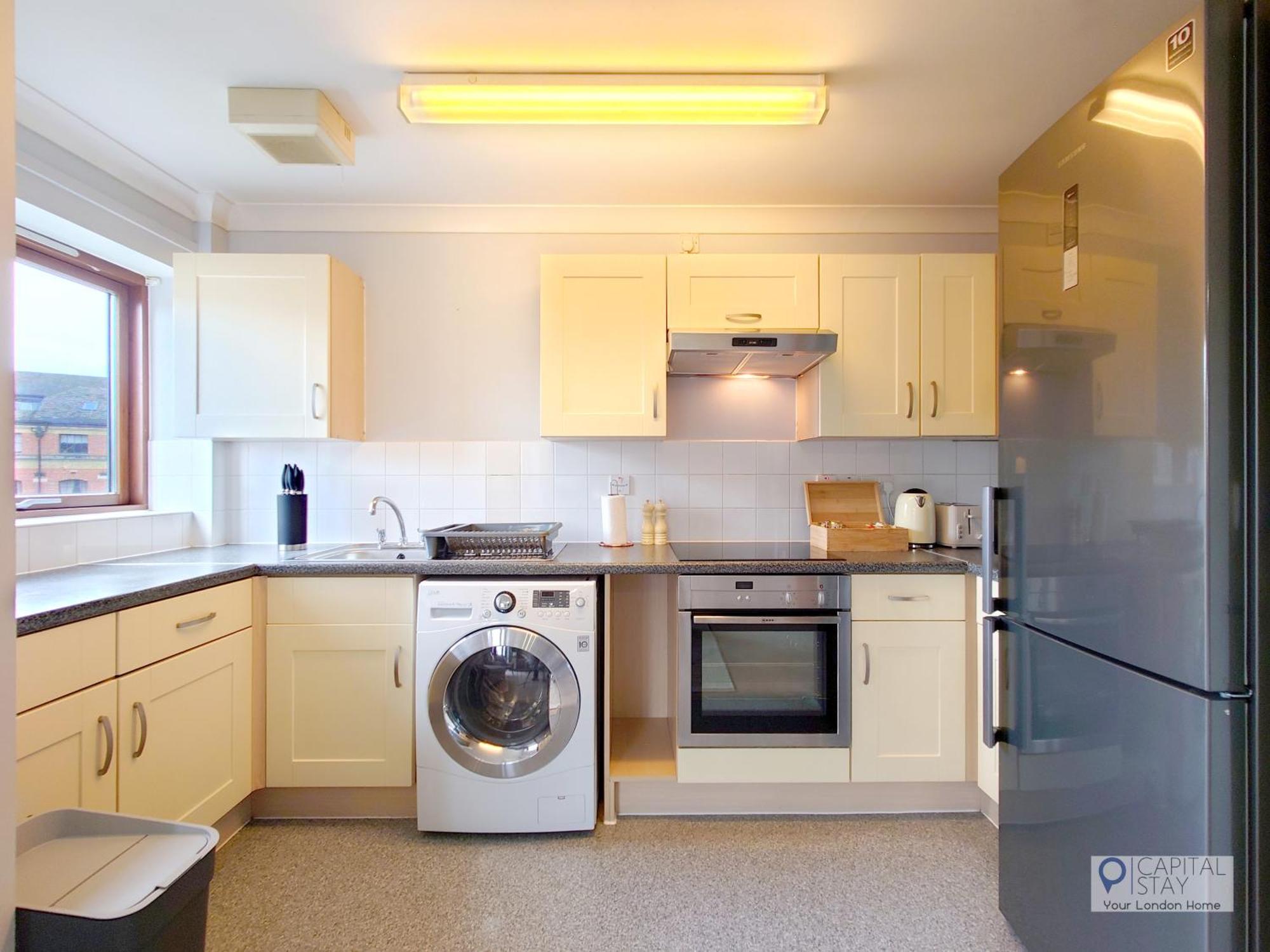 Fully Serviced Two Bed In Poplar Apartment London