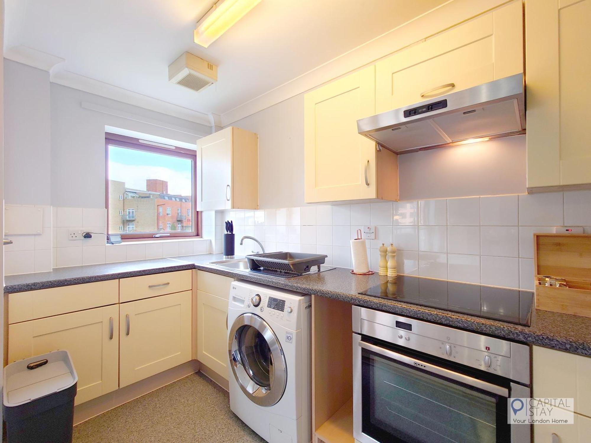 Fully Serviced Two Bed In Poplar Apartment London