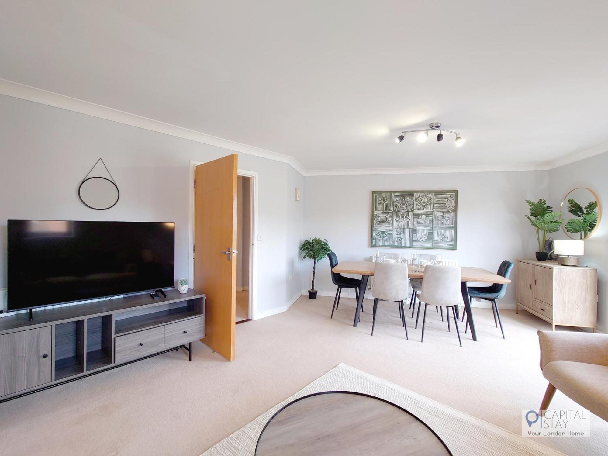 Fully Serviced Two Bed In Poplar * London