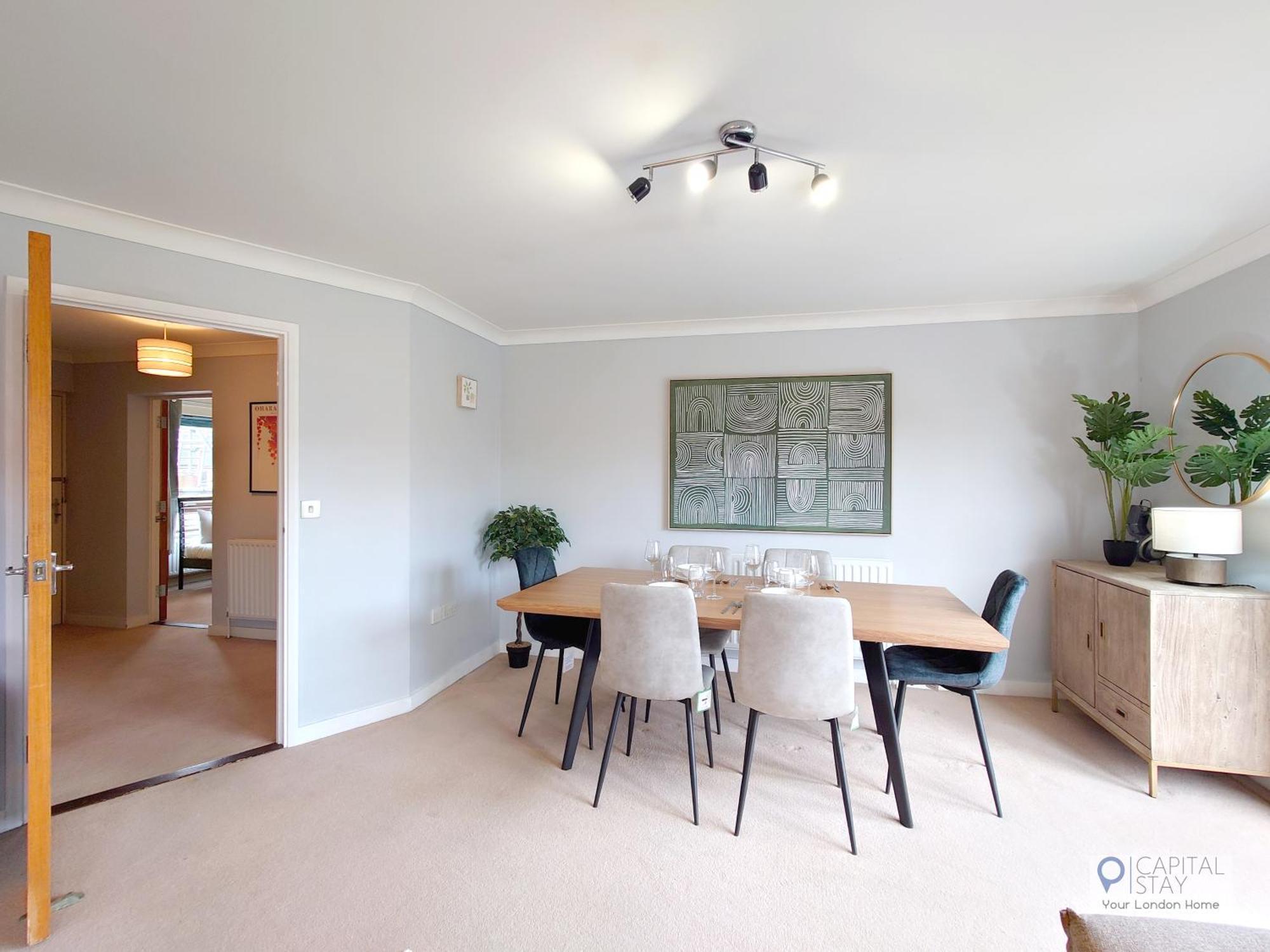 Fully Serviced Two Bed In Poplar Apartment