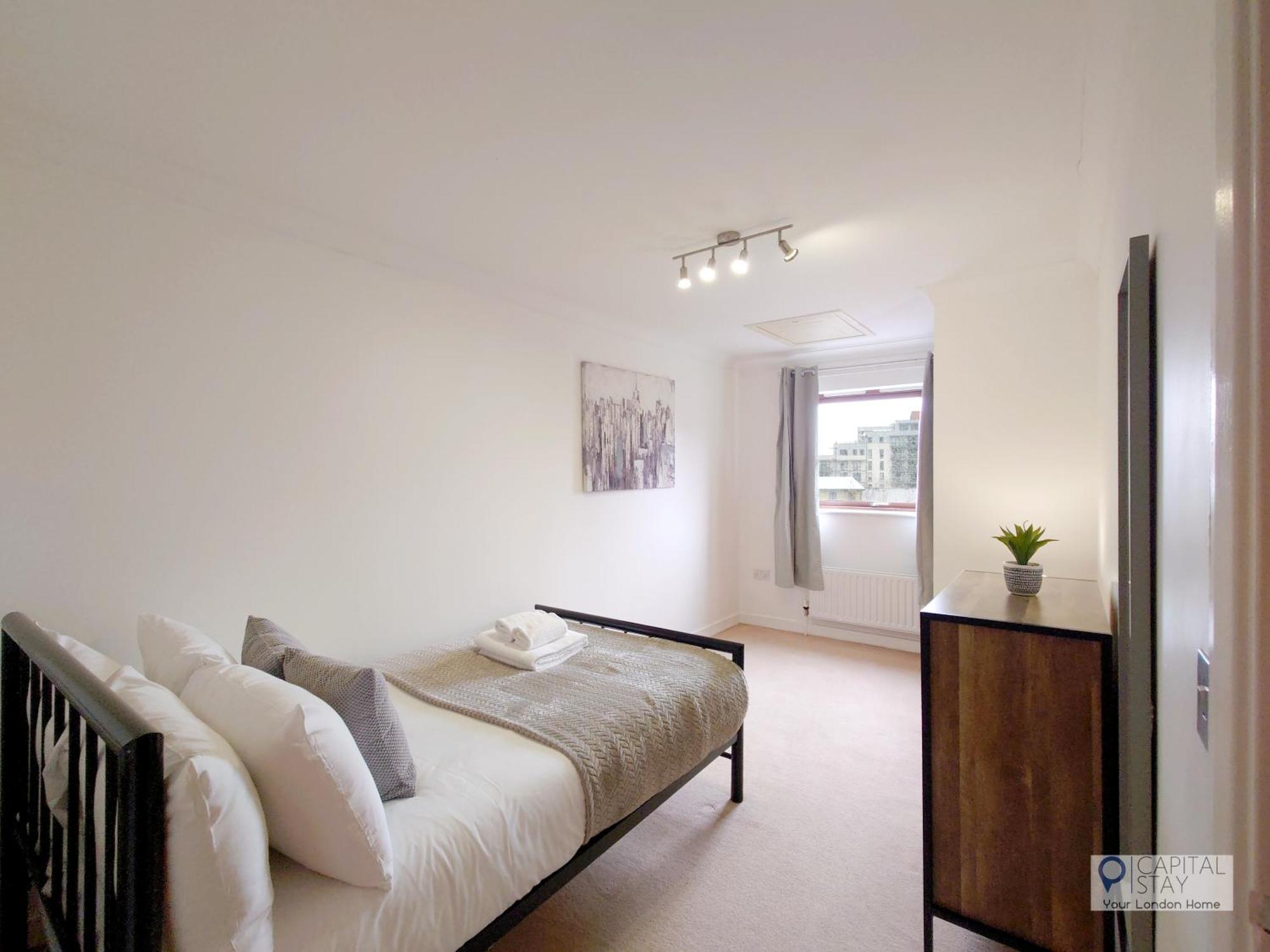 Fully Serviced Two Bed In Poplar Apartment *