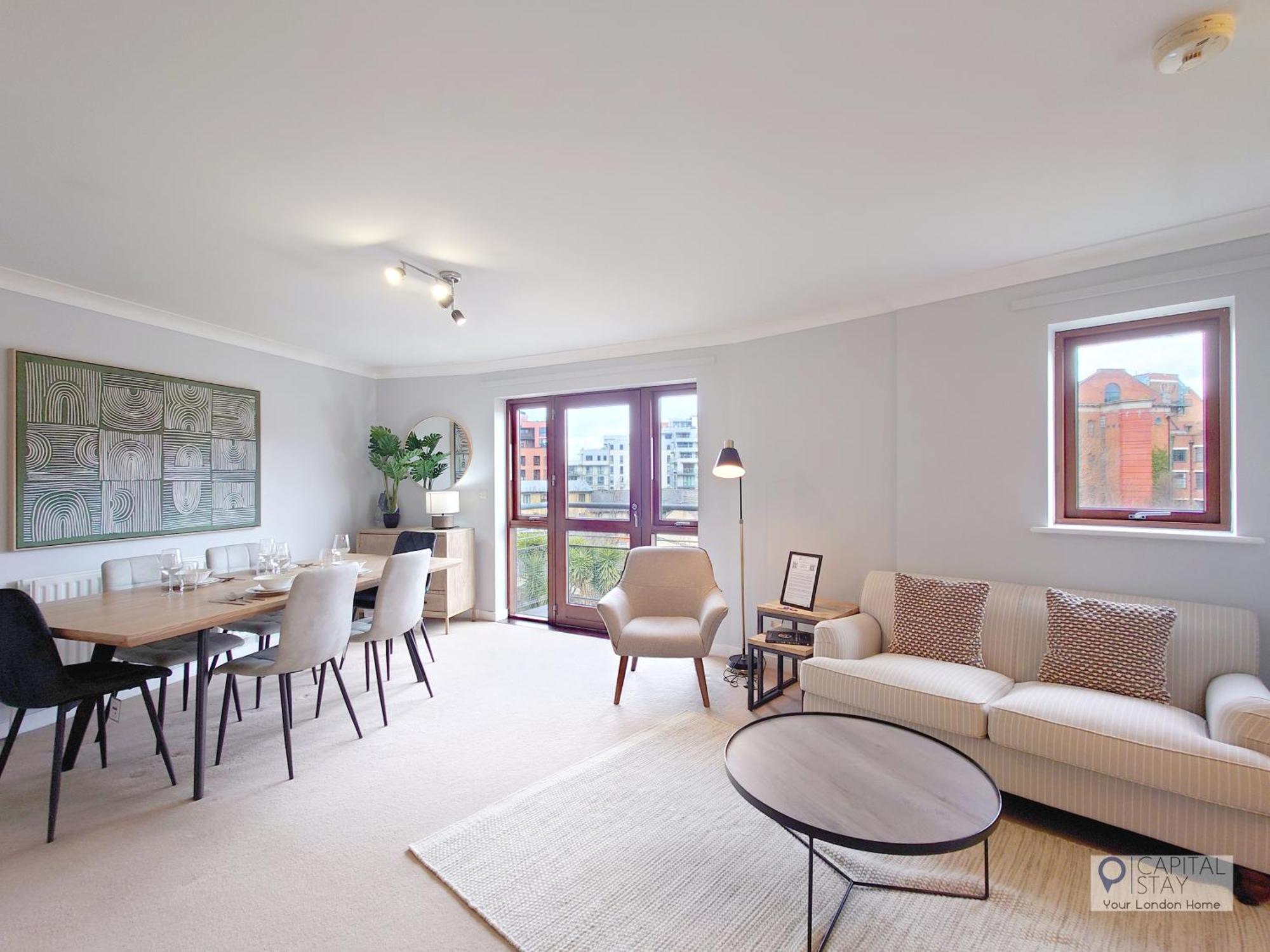 Fully Serviced Two Bed In Poplar *